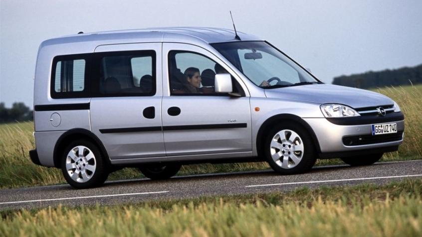 Opel Combo C (2001-2011) – Boîte à fusibles