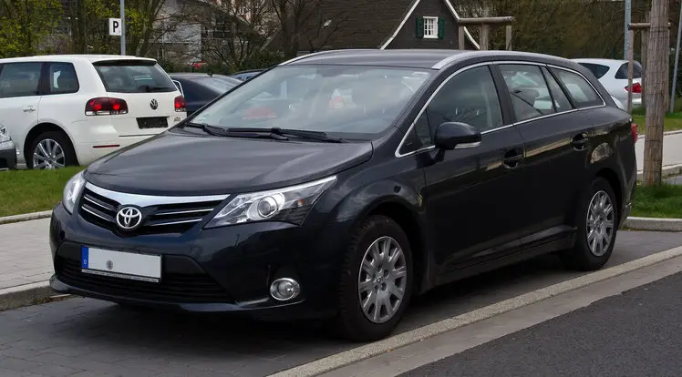 Toyota Avensis T27 (2009-2017) – boîte à fusibles