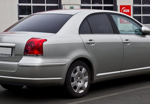 Toyota Avensis T25 (2003-2009) – boîte à fusibles