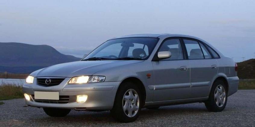 Mazda 626 (1997-2002) – Boîte à fusibles