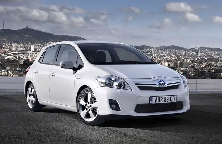 Toyota Auris Hybrid (2011-2012) – boîte à fusibles